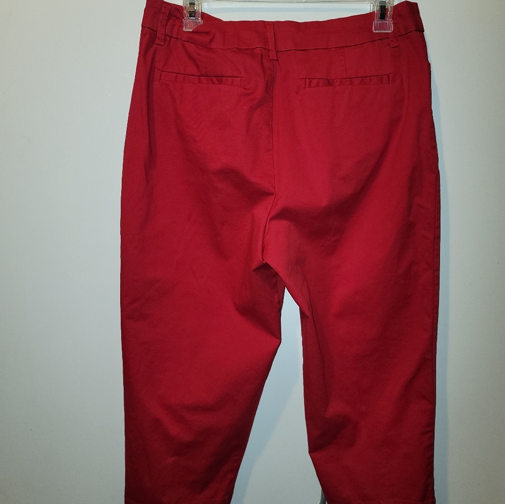 Winter Sale Croft & Barrow Red Classic Fit Stretch Capris. Size 12 - Picture 3 of 3